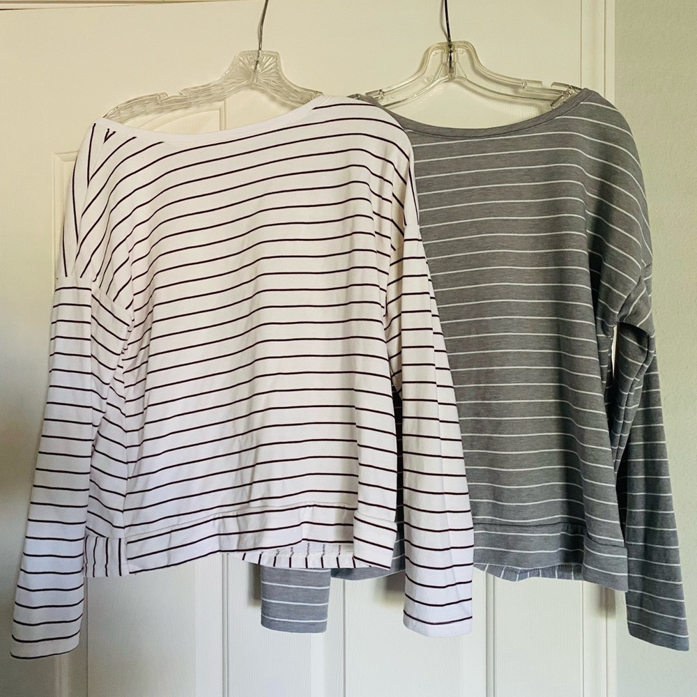 Old Navy Women’s Bundle of 2 Twist Front Sweaters Tops Gray & White Medium M - Picture 7 of 7